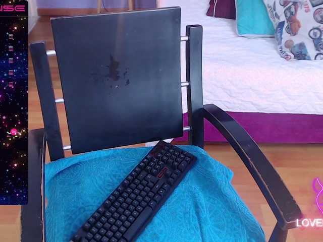 Live sex webcam photo for sluttywife #275984645