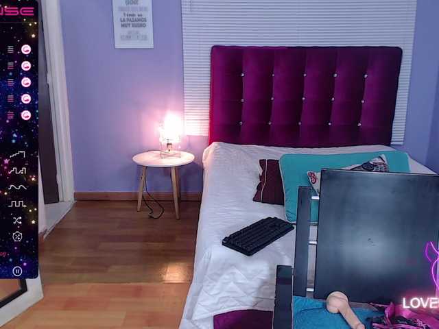 Live sex webcam photo for sluttywife #275986646