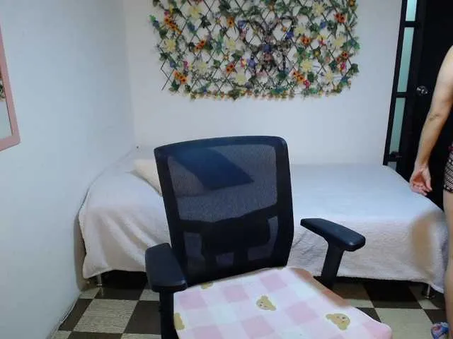 Live sex webcam photo for sofi-52 #290516433