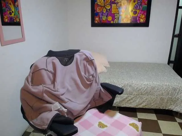 Live sex webcam photo for sofi-52 #292379300