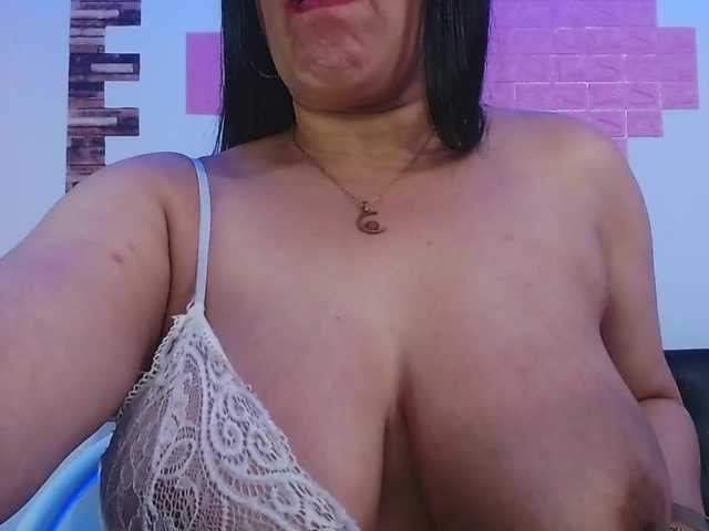 Live sex webcam photo for sofia-lopez40 #272712808