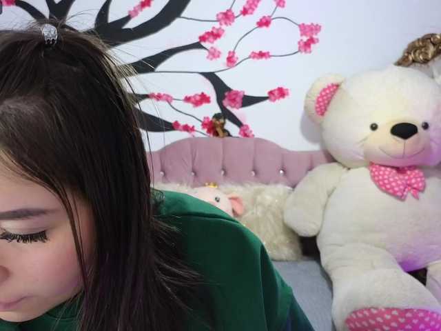 Live sex webcam photo for sofia-tay1 #275909971