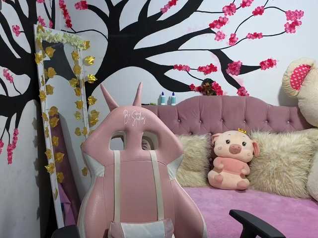 Live sex webcam photo for sofia-tay1 #276135829