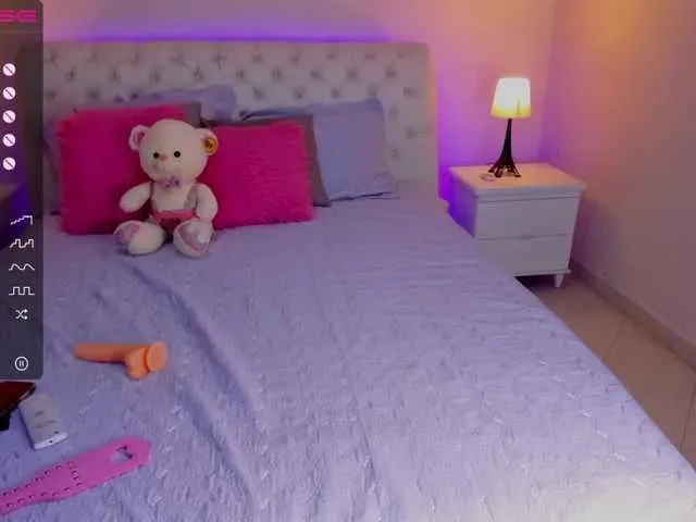 Live sex webcam photo for sofia-woodz #273197342