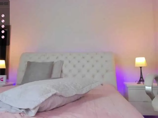 Live sex webcam photo for sofia-woodz #273633703