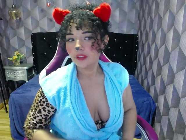 Live sex webcam photo for sofiacowperx #290507831