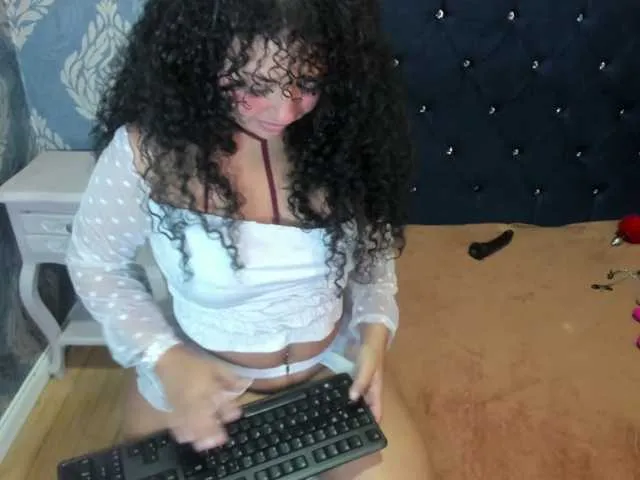 Live sex webcam photo for sofiacowperx #291727974