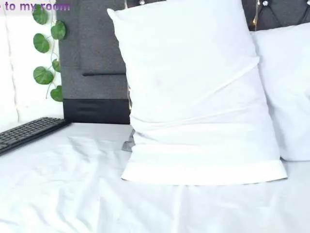Live sex webcam photo for sofiamoore2 #273324365