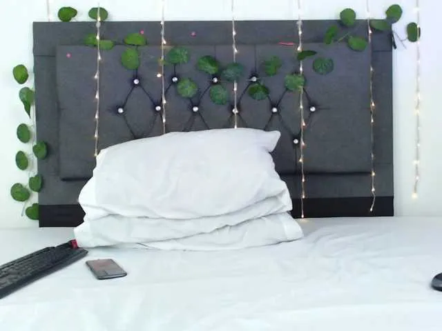 Live sex webcam photo for sofiamoore2 #273535531