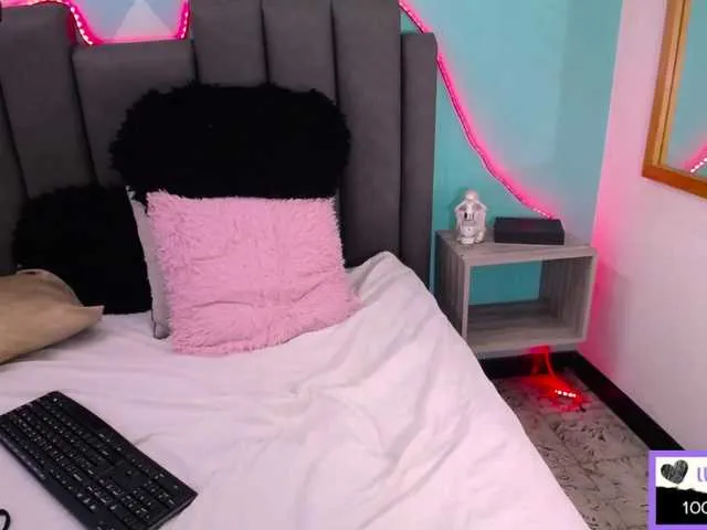 Live sex webcam photo for sofiatitss69 #274817587