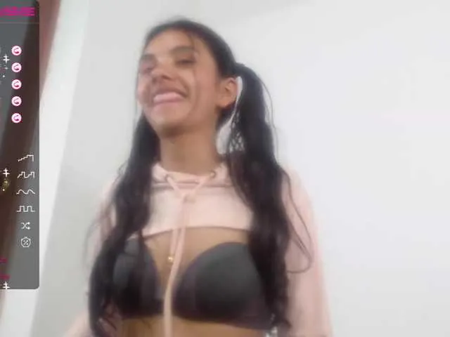 Live sex webcam photo for sofiilopez #275968379