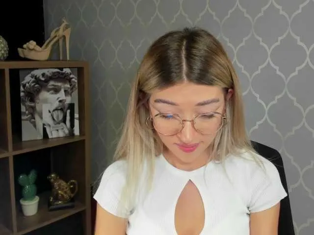 Live sex webcam photo for soft-alexa #274650478