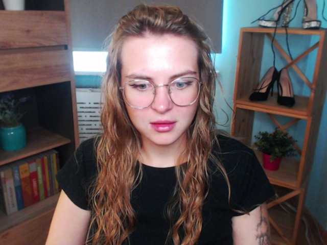 Live sex webcam photo for soft-zoey #275631563