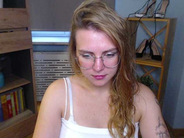 Live sex webcam photo for soft-zoey #275641016