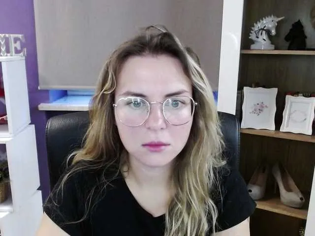 Live sex webcam photo for soft-zoey #292126448