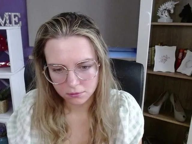 Live sex webcam photo for soft-zoey #292218835