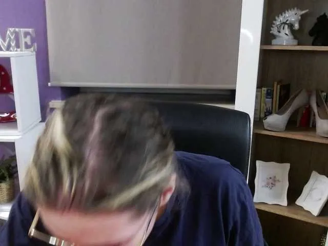 Live sex webcam photo for soft-zoey #292399410