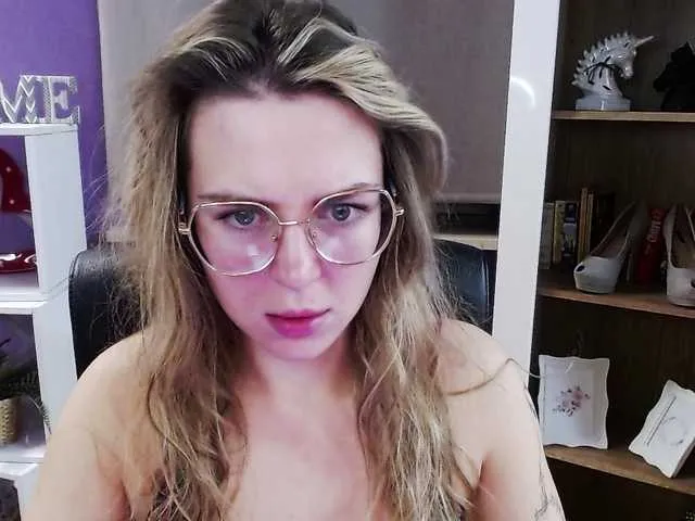 Live sex webcam photo for soft-zoey #292406928