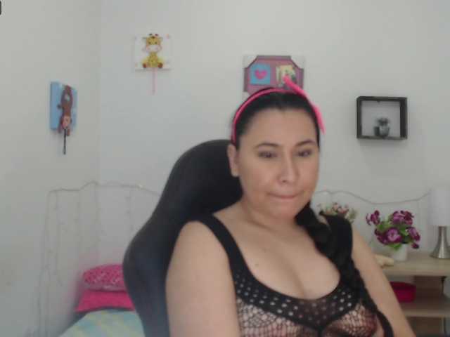 Live sex webcam photo for sophia-hot23 #273797700