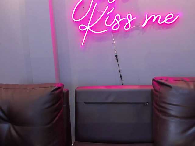 Live sex webcam photo for SophiaClark #272993607