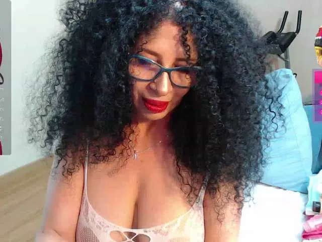 Live sex webcam photo for sophialxxx #287958478
