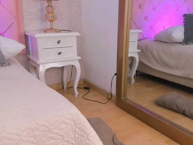 Live sex webcam photo for sophie-Smith1 #276468306