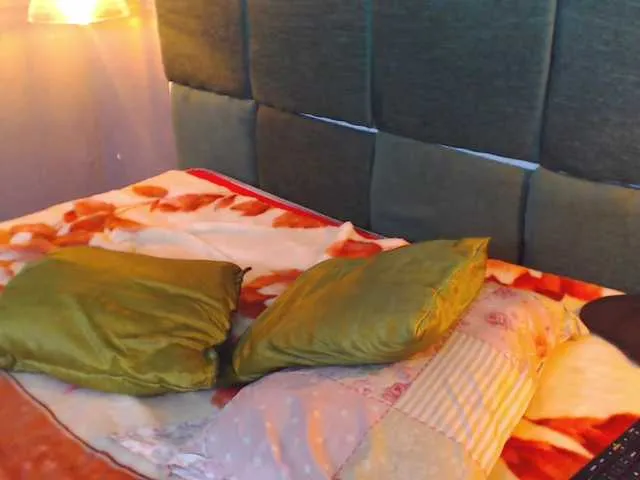 Live sex webcam photo for sophiegomez #273285094