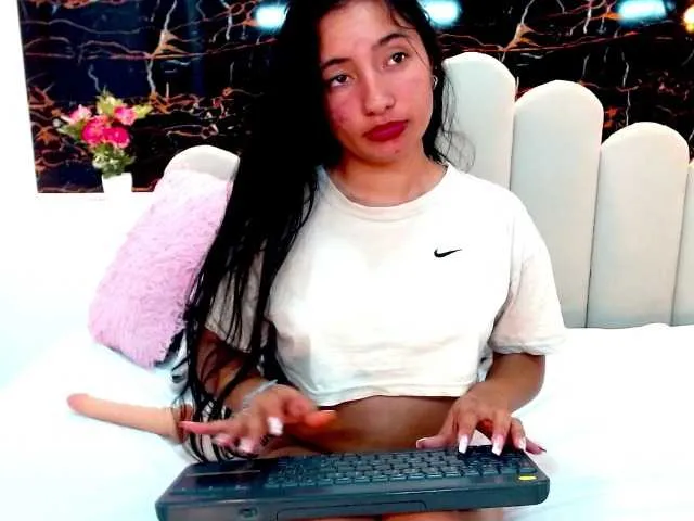 Live sex webcam photo for sophimorris #277986996