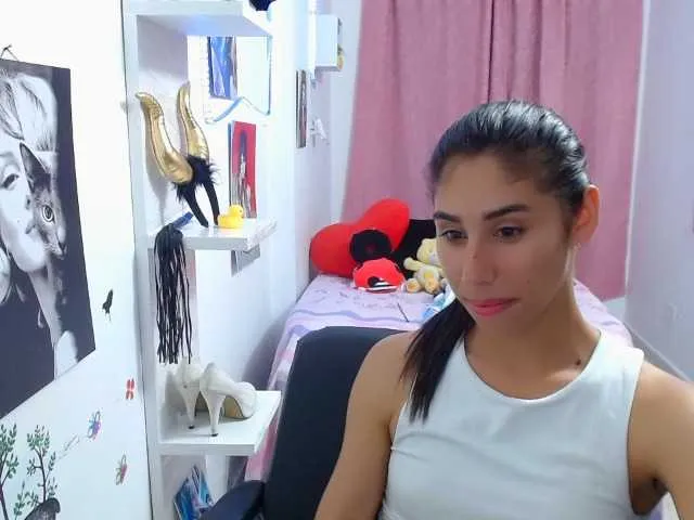 Live sex webcam photo for sophy-miller3 #278099345
