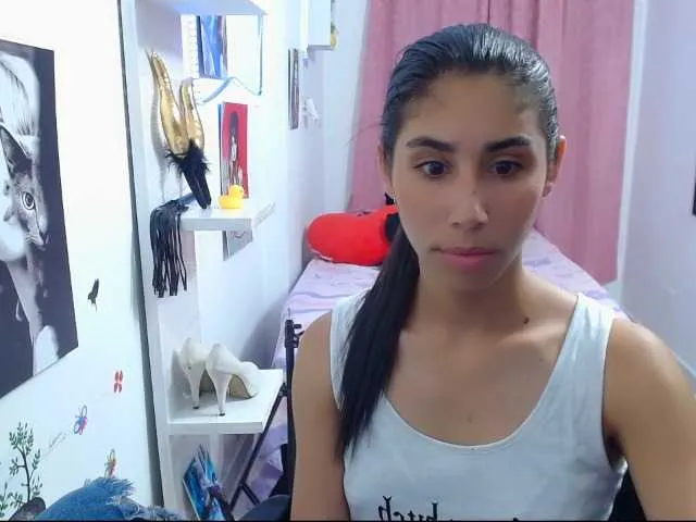 Live sex webcam photo for sophy-miller3 #278118003