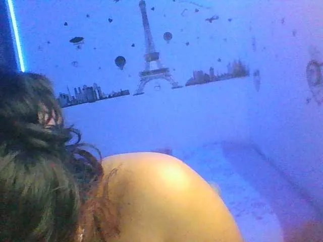 Live sex webcam photo for sophylove28 #274113374