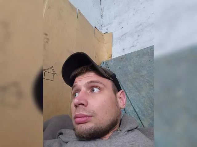 Live sex webcam photo for spidermen777 #277750639