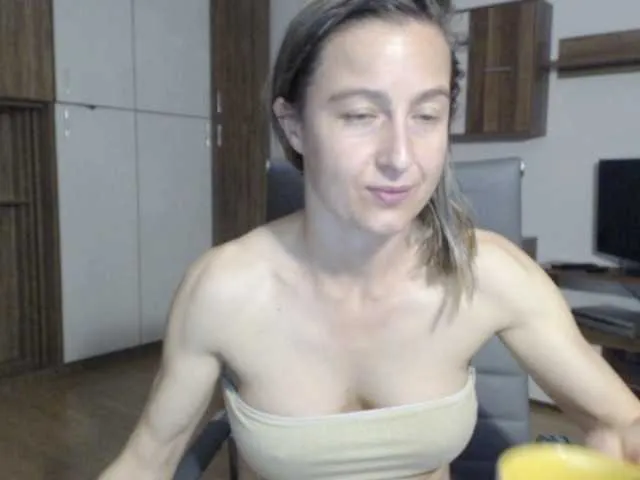 Live sex webcam photo for squir4u #273360813