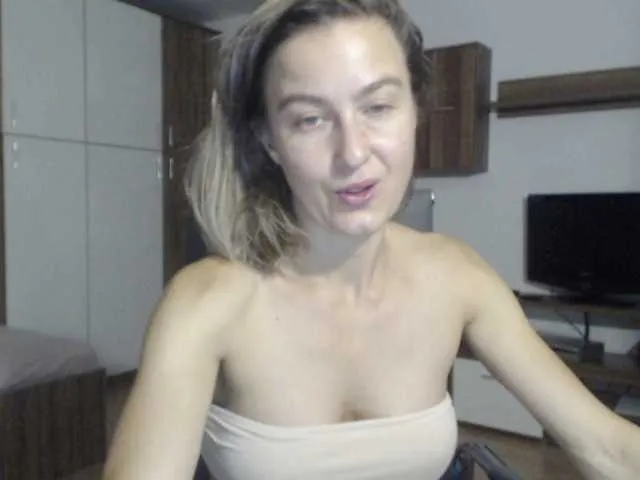Live sex webcam photo for squir4u #274178242
