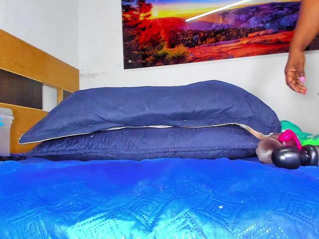 Live sex webcam photo for ssusy-ebony #290793522