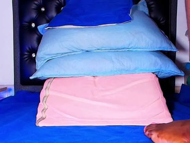 Live sex webcam photo for ssusy-ebony #291797569