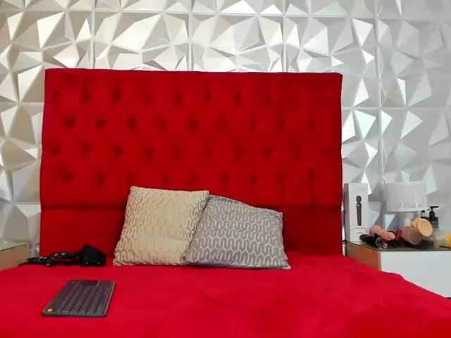 Live sex webcam photo for steacy-19 #275645781