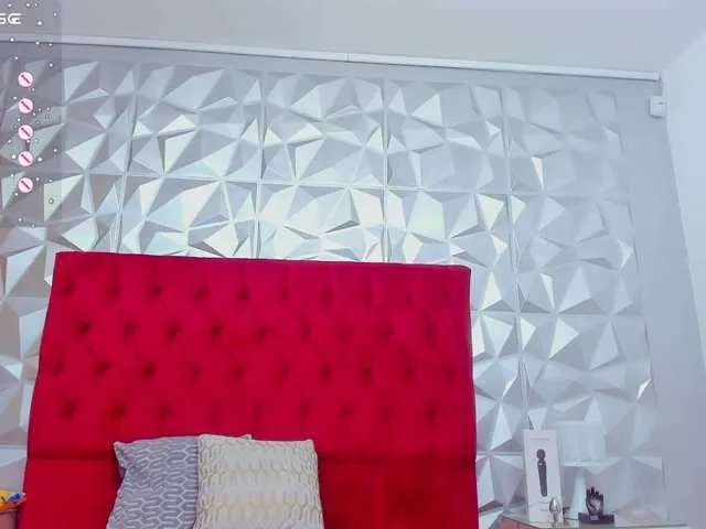 Live sex webcam photo for steacy-19 #278228144