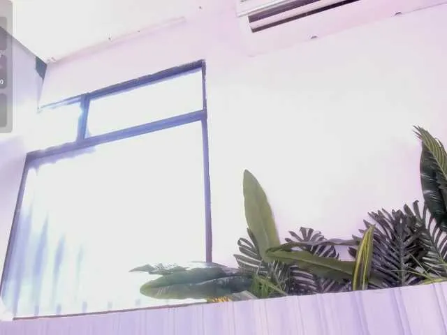 Live sex webcam photo for stephanymonro #290938528