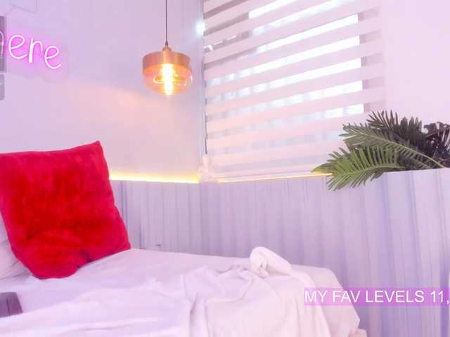 Live sex webcam photo for stephanymonro #291186616