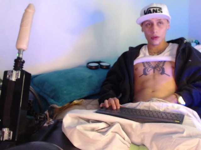 Live sex webcam photo for steve-milan #276290273