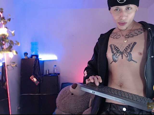 Live sex webcam photo for steve-milan #276569143