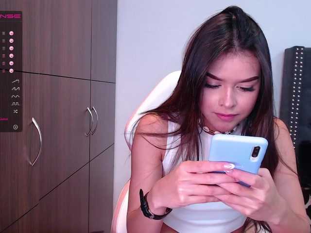 Live sex webcam photo for stormii1 #272981249