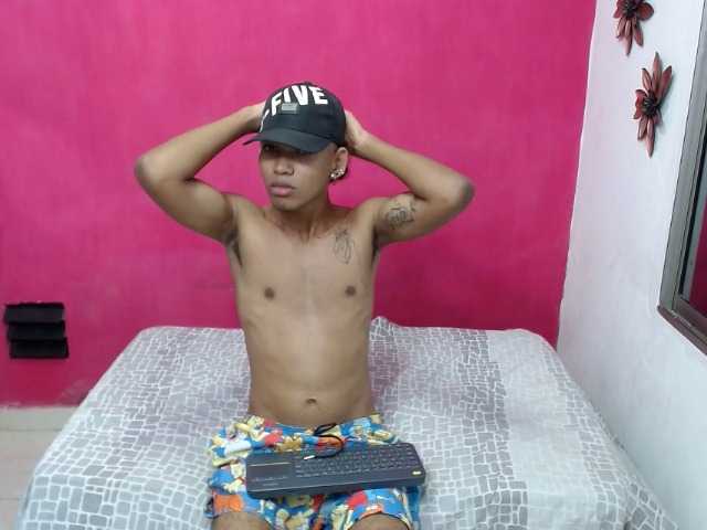 Live sex webcam photo for strawberry4boys #277232864