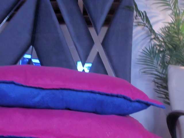 Live sex webcam photo for strong-girl #290600690