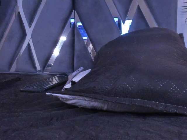 Live sex webcam photo for strong-girl #290621191