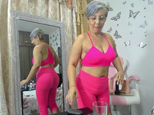 Live sex webcam photo for sugar-mommy1 #272409263