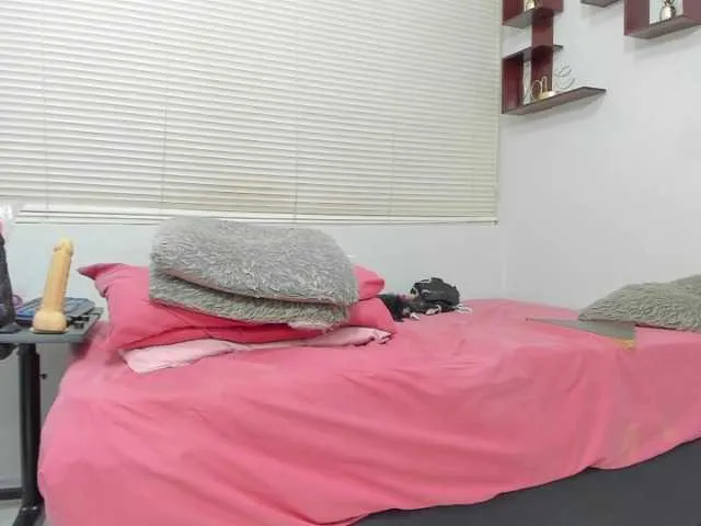 Live sex webcam photo for suggar-milf #272336871