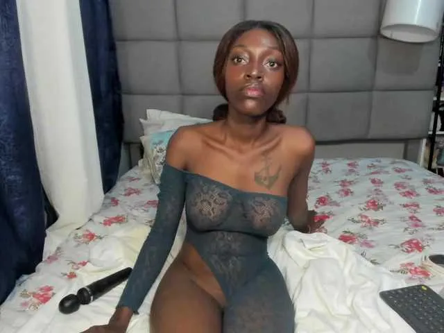 Live sex webcam photo for suhailasuus #291362509