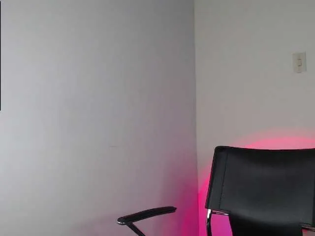 Live sex webcam photo for sukinaughty- #273985414